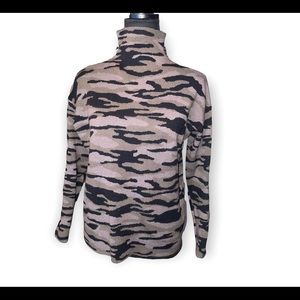 Tahari | Mock neck | Camo sweater